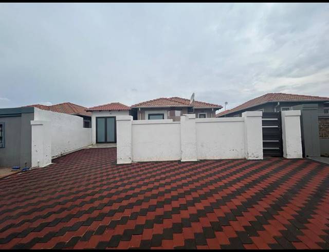 3 BEDROOM HOUSE FOR SALE IN LOTUS GARDENS